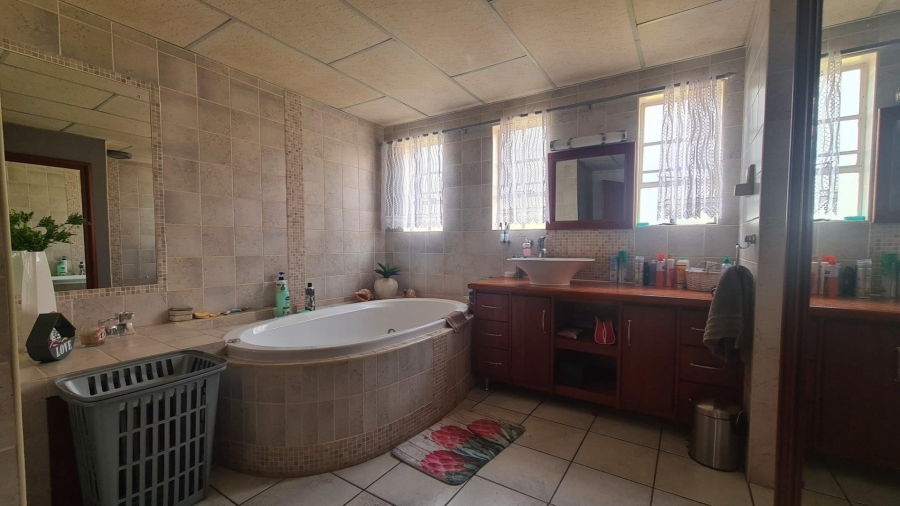 5 Bedroom Property for Sale in Wilgeboom A H North West